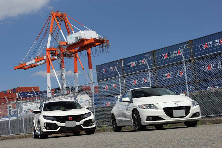 シビックタイプRのCR-Z・地元の友達・港撮影・HONDA The Power of Dreams・いつもイイネ&コメントありがとうございます🙇‍♂️に関するカスタム事例の投稿画像1枚目