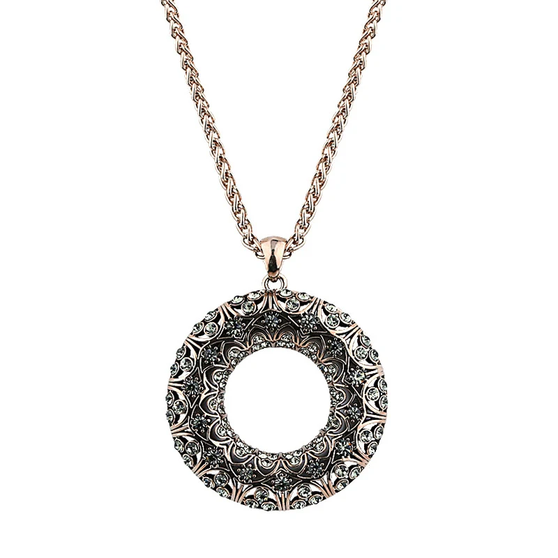 Colar longo retrô com pingente redondo e joias, acessório feminino elegante e charmoso, ideal para complementar looks com estilo.