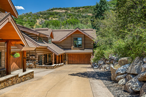 Apartment / penthouse purchase in Steamboat Springs (United States) - Log house with paved driveway