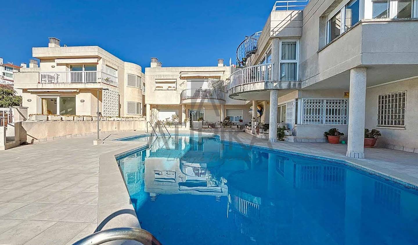 Villa with pool Sitges