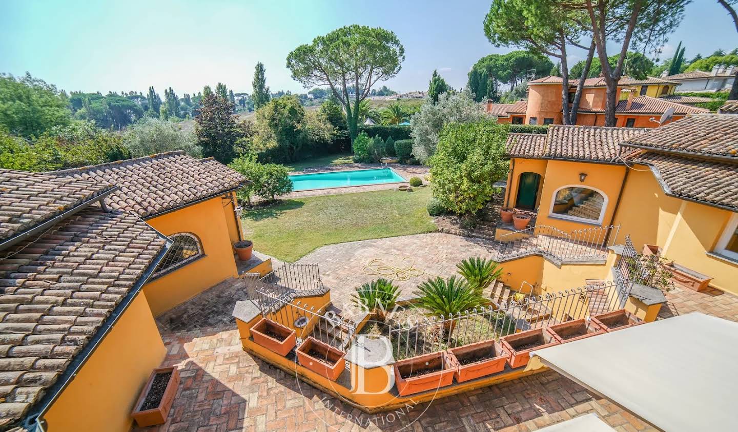 Villa with terrace Rome