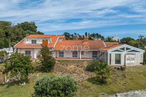 Maison avec piscine et jardin 5