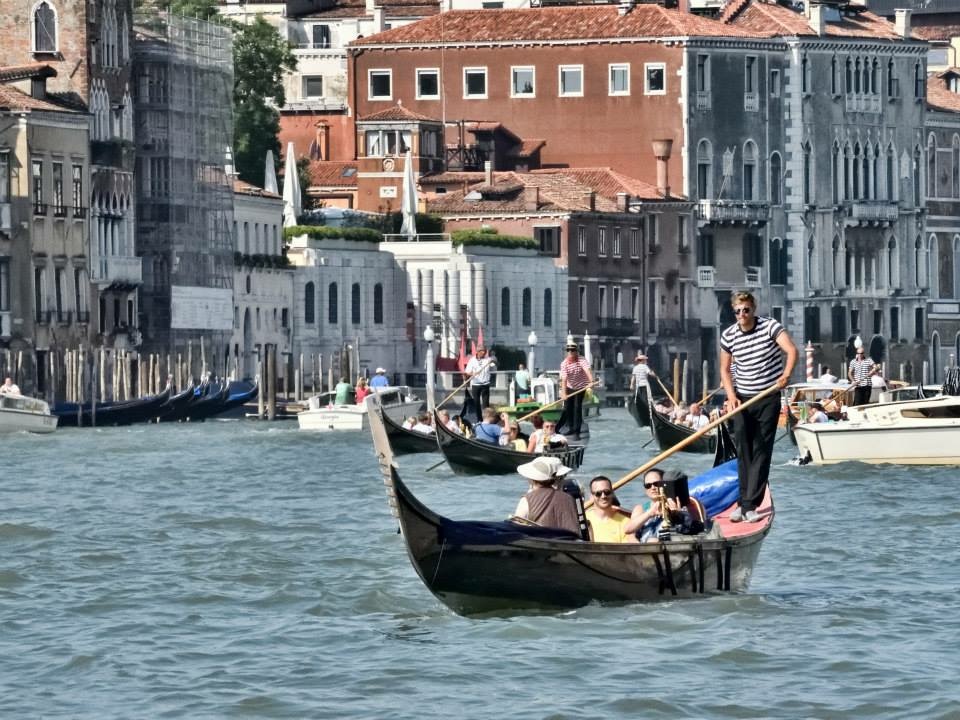 Un viaggio continuo di utente cancellato