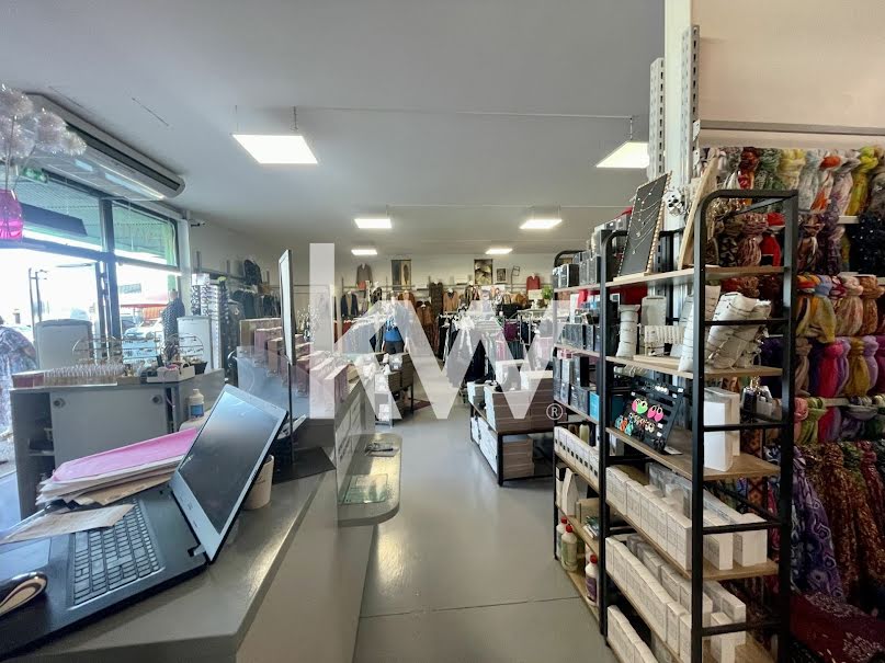 Vente locaux professionnels 2 pièces 225 m² à Lavaur (81500), 30 000 €