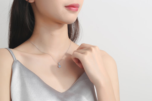 Title 10, All-match High-grade Moissanite Six-claw Pendan...