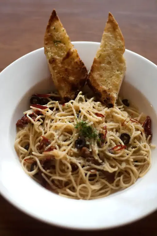 Aglio E Olio Peperoncino