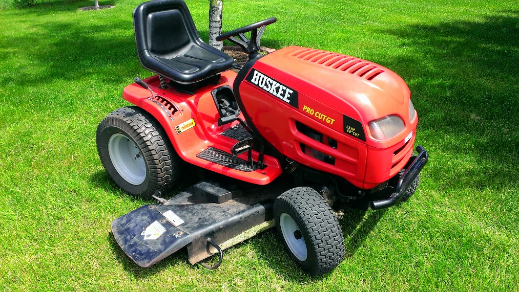 What are some positively rated Huskee riding mowers?