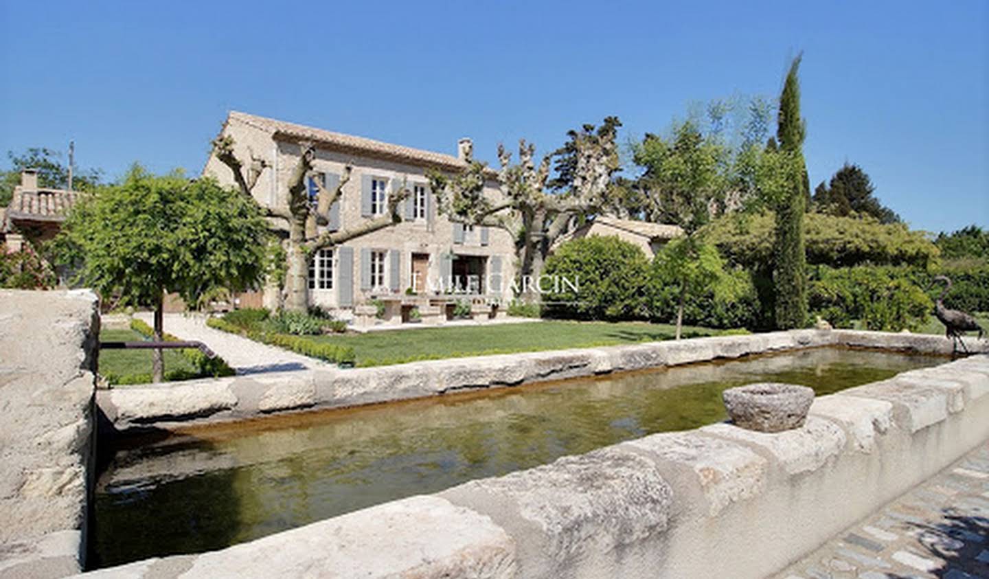 Propriété avec piscine et jardin Eygalières