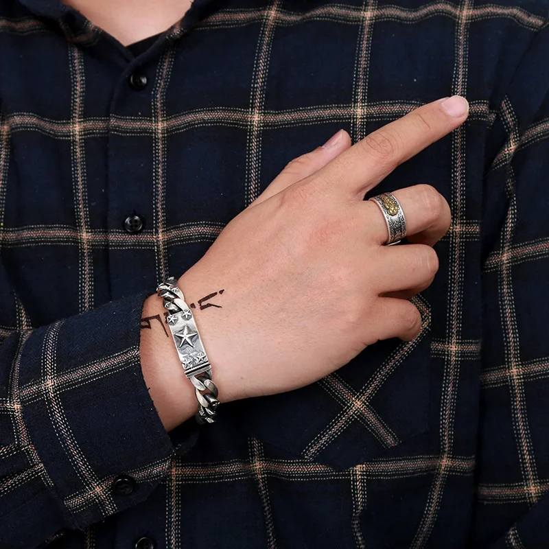 Heren Retro Dik S925 Sterling Zilveren Armband. Een robuuste en duurzame vintage armband, perfect voor een stoere en stijlvolle look.