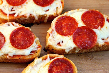 Mini Texas Toast Pizzas Recipe