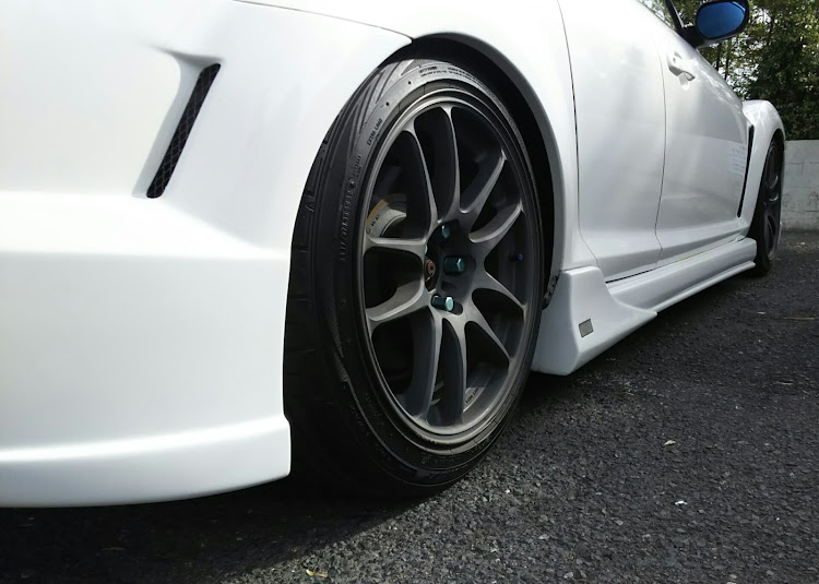RX-8の洗車・コーティング・タイヤワックス・駅前・映えに関するカスタム事例の投稿画像3枚目