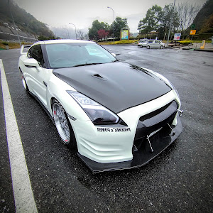 NISSAN GT-R