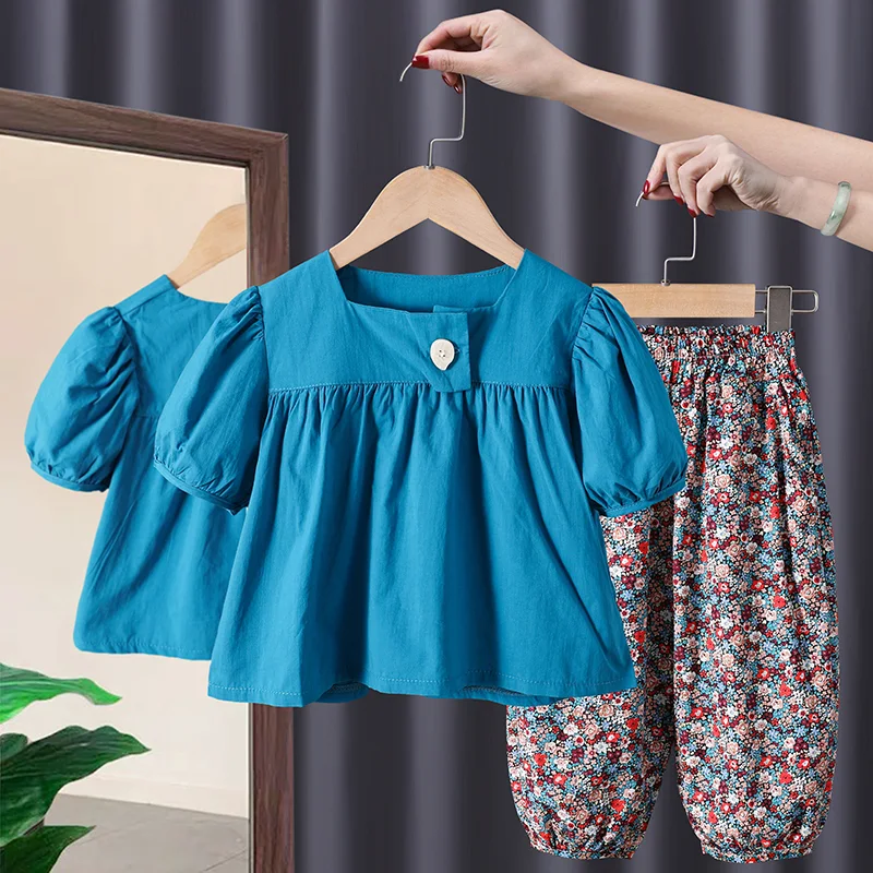 Nieuwe baby meisjes zomer tweedelige set met korte mouwen, perfect voor warme dagen. Comfortabel en koel voor optimaal comfort van je baby.