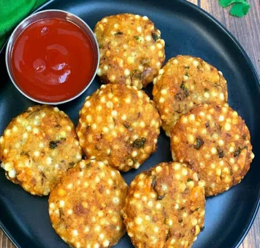 Sabudana Vada With Imali Chutney &curd