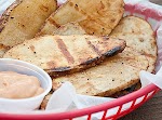 Grilled Potatoes with BBQ Dipping Sauce was pinched from <a href="http://realmomkitchen.com/7833/grilled-potatoes-with-bbq-dipping-sauce/" target="_blank">realmomkitchen.com.</a>