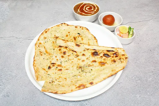 Dal Makhani Chur Chur Naan Combo