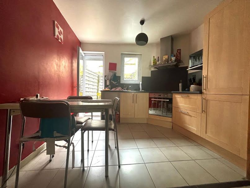 Vente maison 5 pièces 77 m² à Saintes (17100), 165 850 €