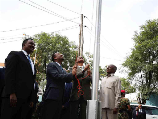 Eritrea's President Isaias Afwerki and Ethiopia's Prime Minister, Abiy Ahmed raise Eritrea's flag during a inauguration ceremony marking the reopening of the Eritrean embassy in Addis Ababa, Ethiopia July 16, 2018. /REUTERS