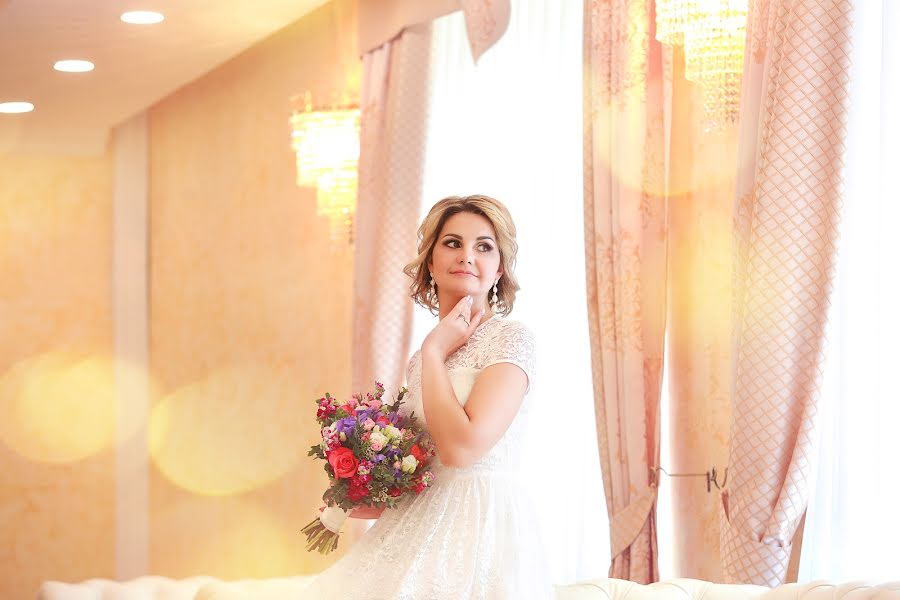 Wedding photographer Alesya Spiridonova (svadebnayapora). Photo of 19 August 2019