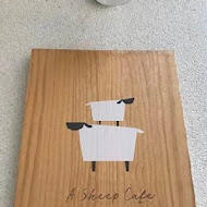 a sheep cafe 有一隻羊