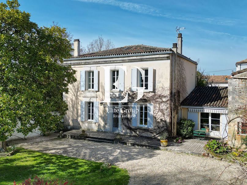 Vente maison 10 pièces 331.86 m² à Touvre (16600), 498 000 €