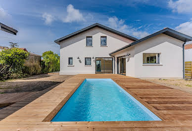 House with pool and garden 5