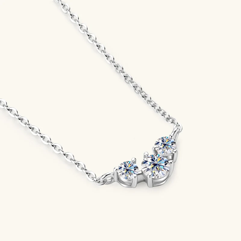 Collier diamant Mozambique visage personnalisé, un bijou unique pour graver vos souvenirs. Le cadeau parfait, brillant et inoubliable.