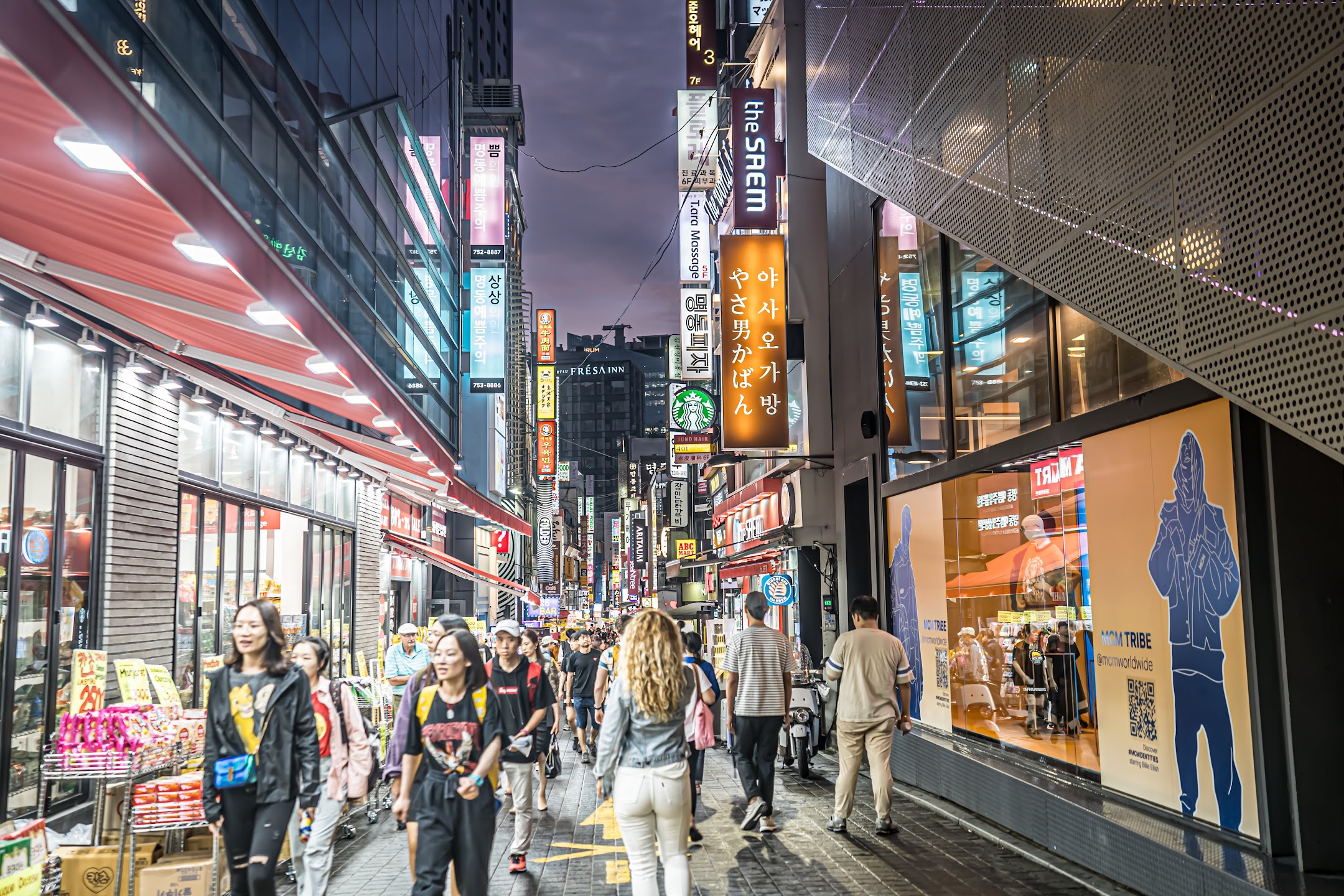 Seoul Myeong-dong evening light-up1