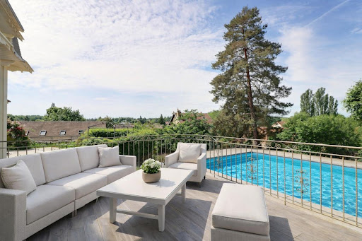 House with pool and terrace 4