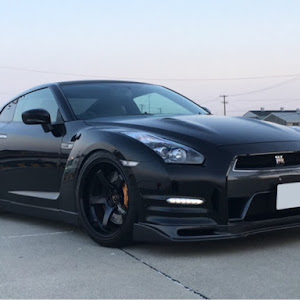 NISSAN GT-R