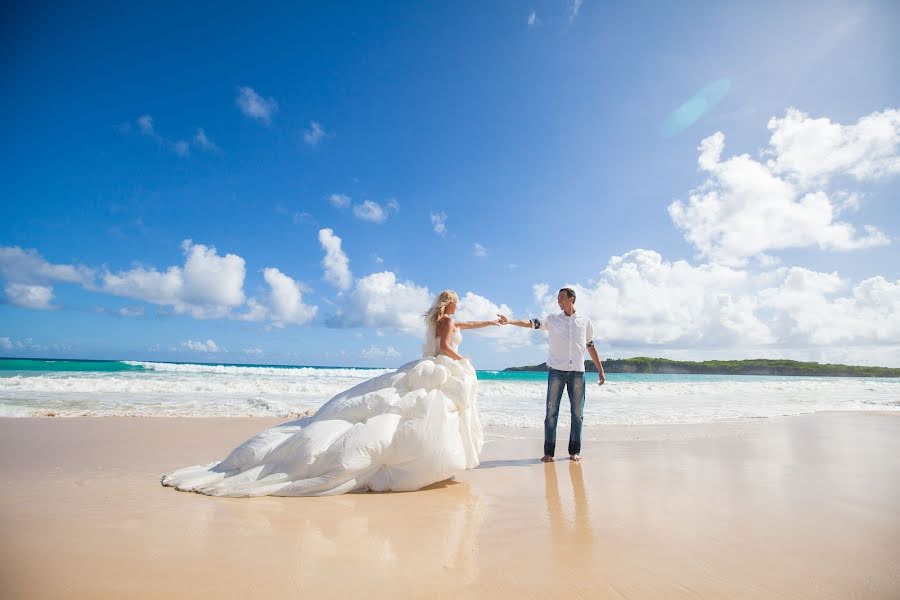 Wedding photographer Elena Bukhtoyarova (lebv64). Photo of 25 October 2013