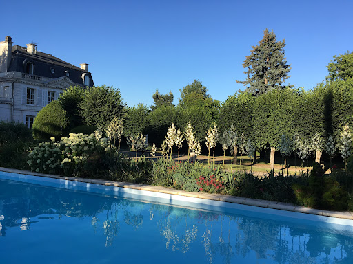 Private mansion with garden and reception room 1