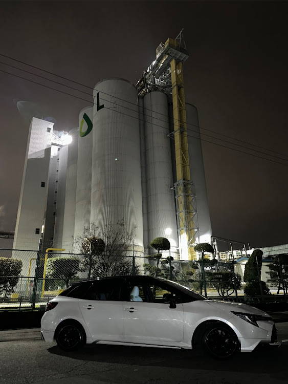 カローラツーリングのいつもイイネ&コメントありがとうございます🙇‍♂️・工場夜景とコラボに関するカスタム事例の投稿画像5枚目
