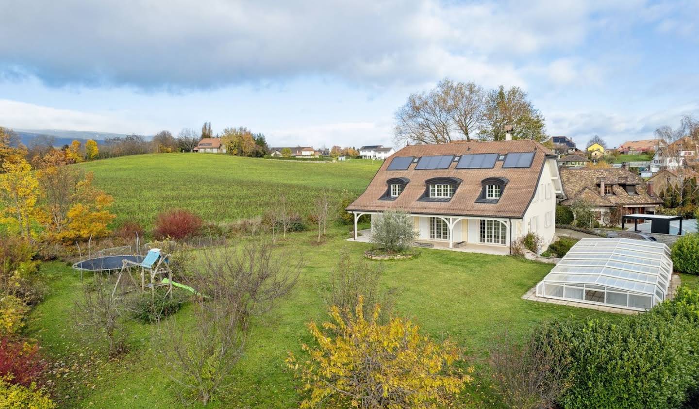 House with pool and garden Reverolle