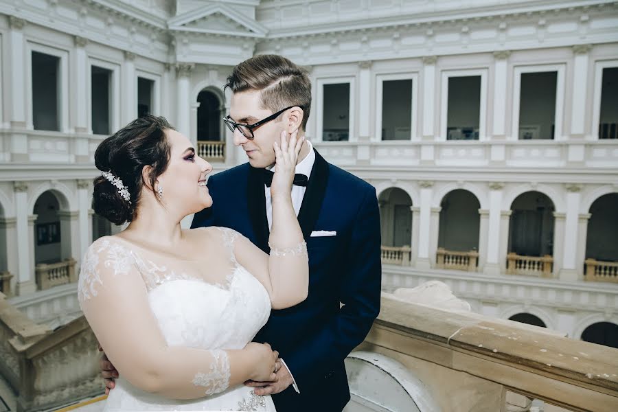 Fotografo di matrimoni Łukasz Sławomir (nastrojowestudio). Foto del 9 novembre 2019