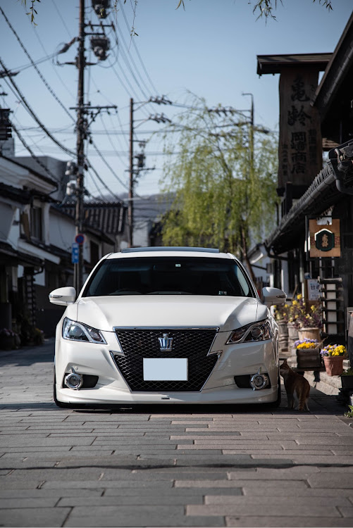 クラウンアスリートのセダン・750i・V37スカイライン・18クラウンに関するカスタム事例の投稿画像1枚目