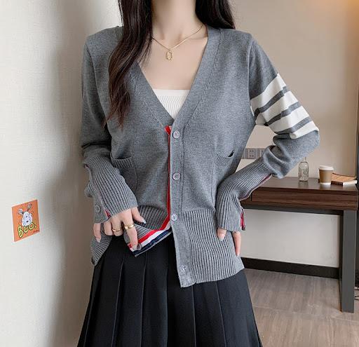 Title 1, Loose And Versatile College Style Sweater Coat