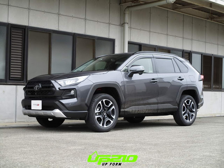 RAV4のrav4・リフトアップ・新型RAV4に関するカスタム事例の投稿画像1枚目