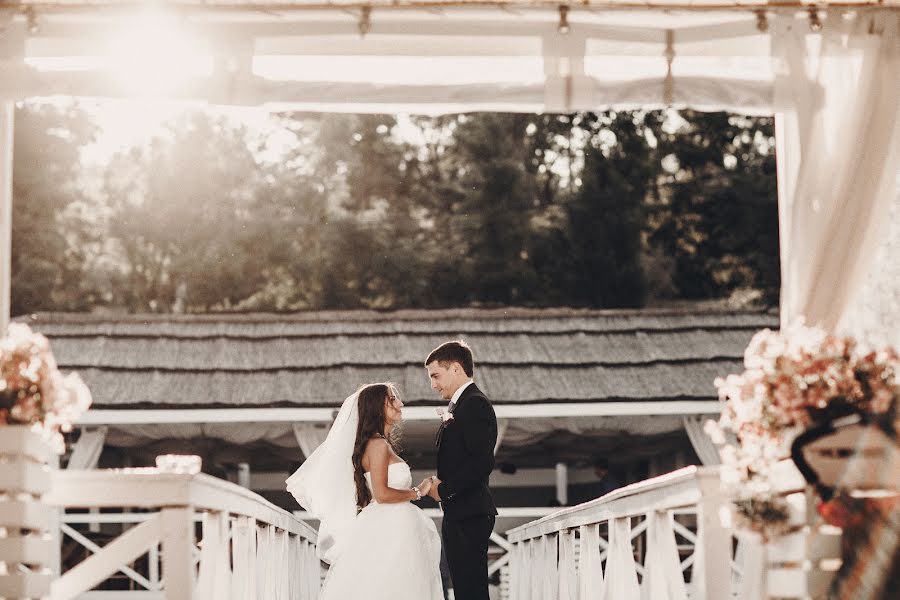 Fotógrafo de casamento Denis Polulyakh (poluliakh). Foto de 18 de outubro 2015