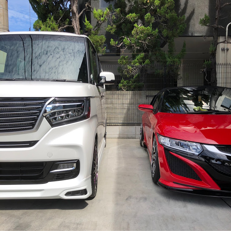 Nボックスカスタムの納車1年記念・猫・カーテシランプ・オイルフィラーキャップに関するカスタム事例の投稿画像1枚目