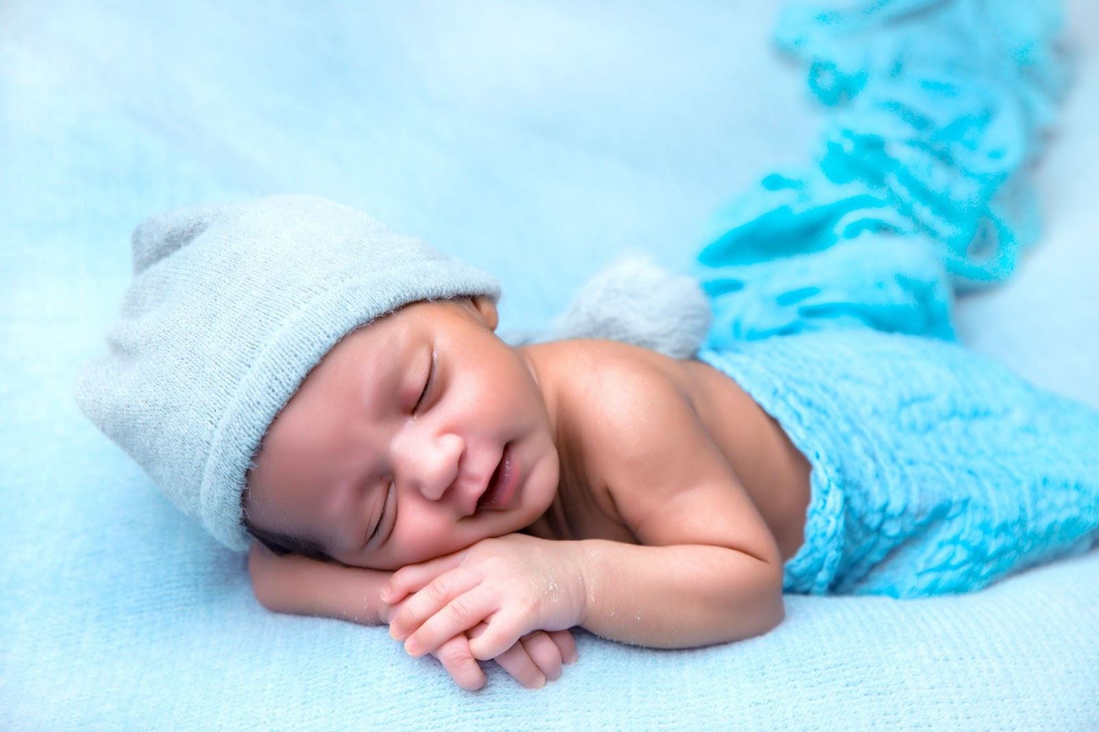 Sleep cycle in babies- Why Do Babies Smile While Sleeping - Baby Journey