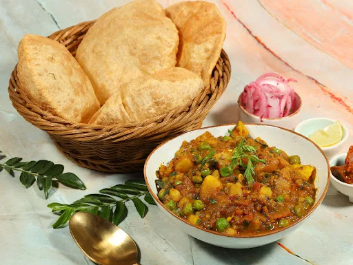 Puri Bhaji With 4 Poori