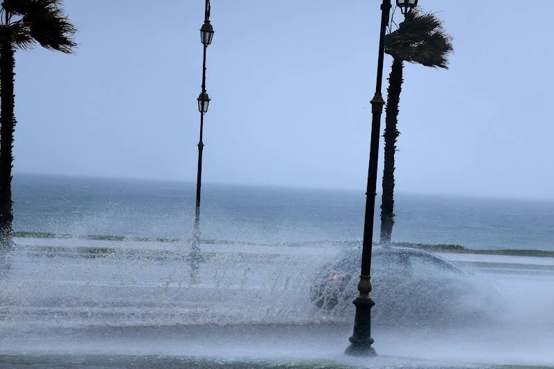 Le Maroc émet une alerte météo orange pour fortes pluies et vents violents.