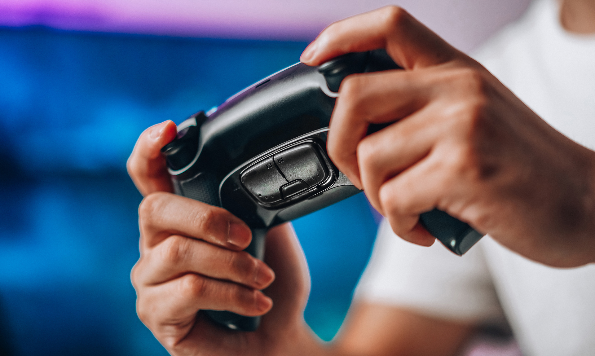 To give PS5 players a new way to raise their game, HexGaming today unveiled the HexGaming Ultimate - literally the "ultimate" PS5 controller for eSports participants