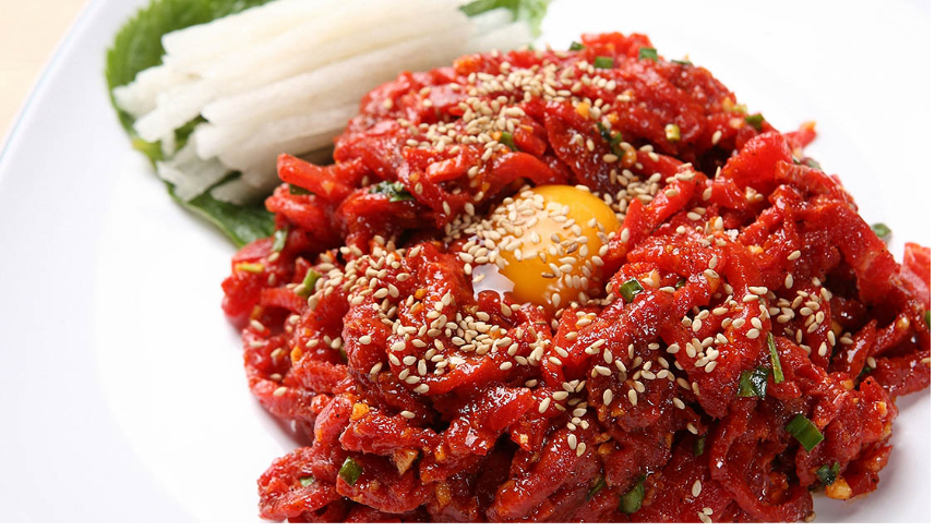 Thịt Bò Có Thể Ăn Sống Được Không? Quy Chuẩn Ăn Toàn Từ Nhật Bản