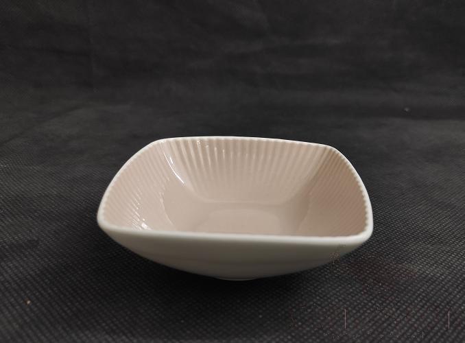 G161 Series 3.5" Square Plate - Pink