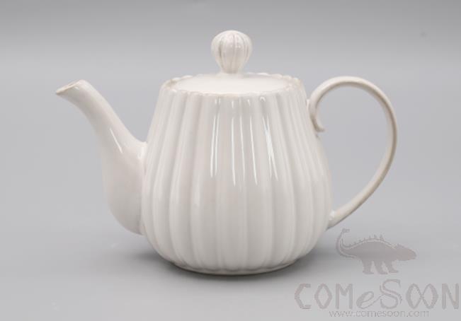 Chrysanthemum Small Teapot, White, 8.25", 550ML