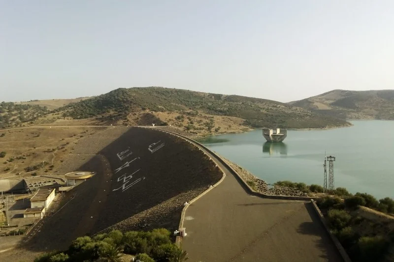 Officiel : La situation du barrage d'Oued El Makhazine est stable malgré la baisse du niveau du réservoir.