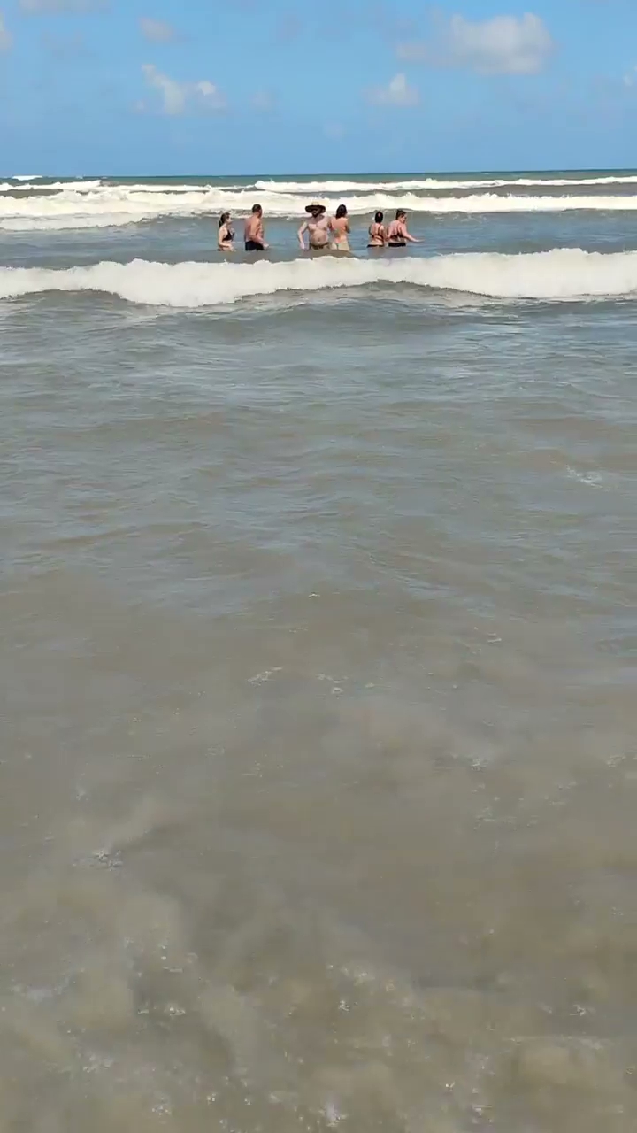 Vídeo: Que dia para pegar uma praia