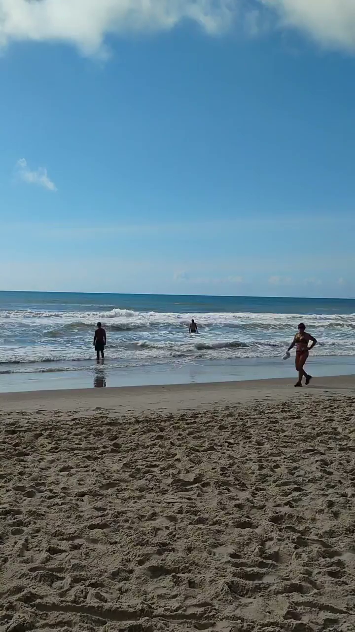 Vídeo: Tempo meio fechado na manhã deste domingo